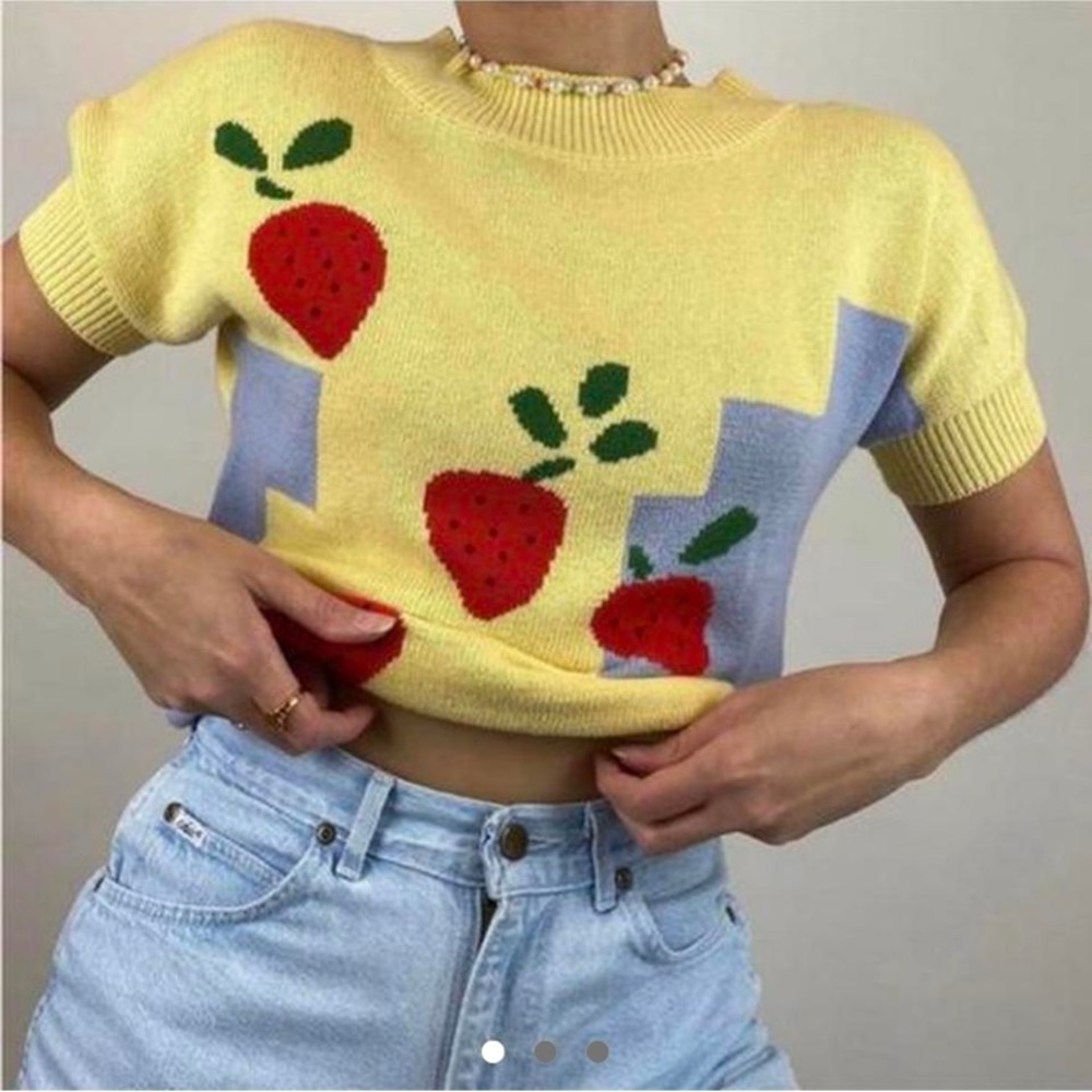 VINTAGE ABSTRACT STRAWBERRY TOP
